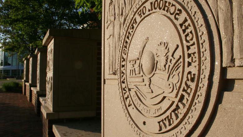 宾州州立大学HUB后面的柱子